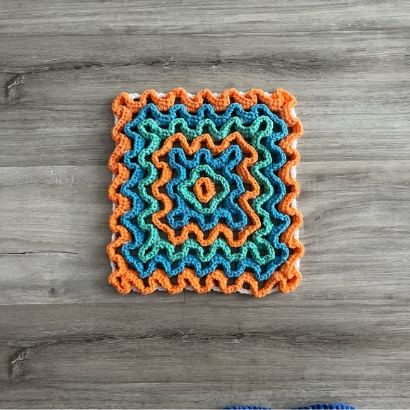 New Crochet Patriotic Star & Square Ruffle Doilies (Set of 2) - Picture 3 of 14